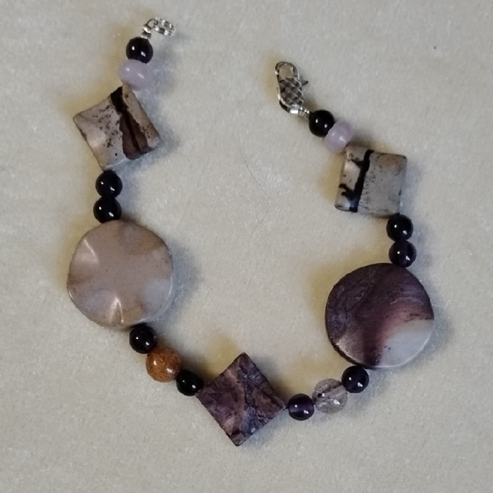 HAND CRAFTED MULTISHAPED AGATE BRACELET